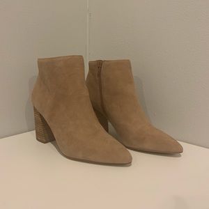STEVE MADDEN - light brown suede simmer booties